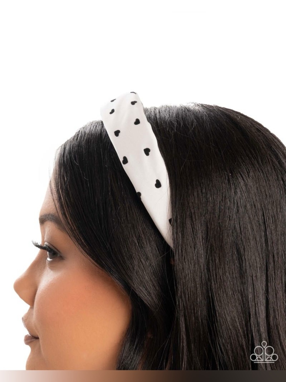 Cute Chairwoman - White - Paparazzi Accessories